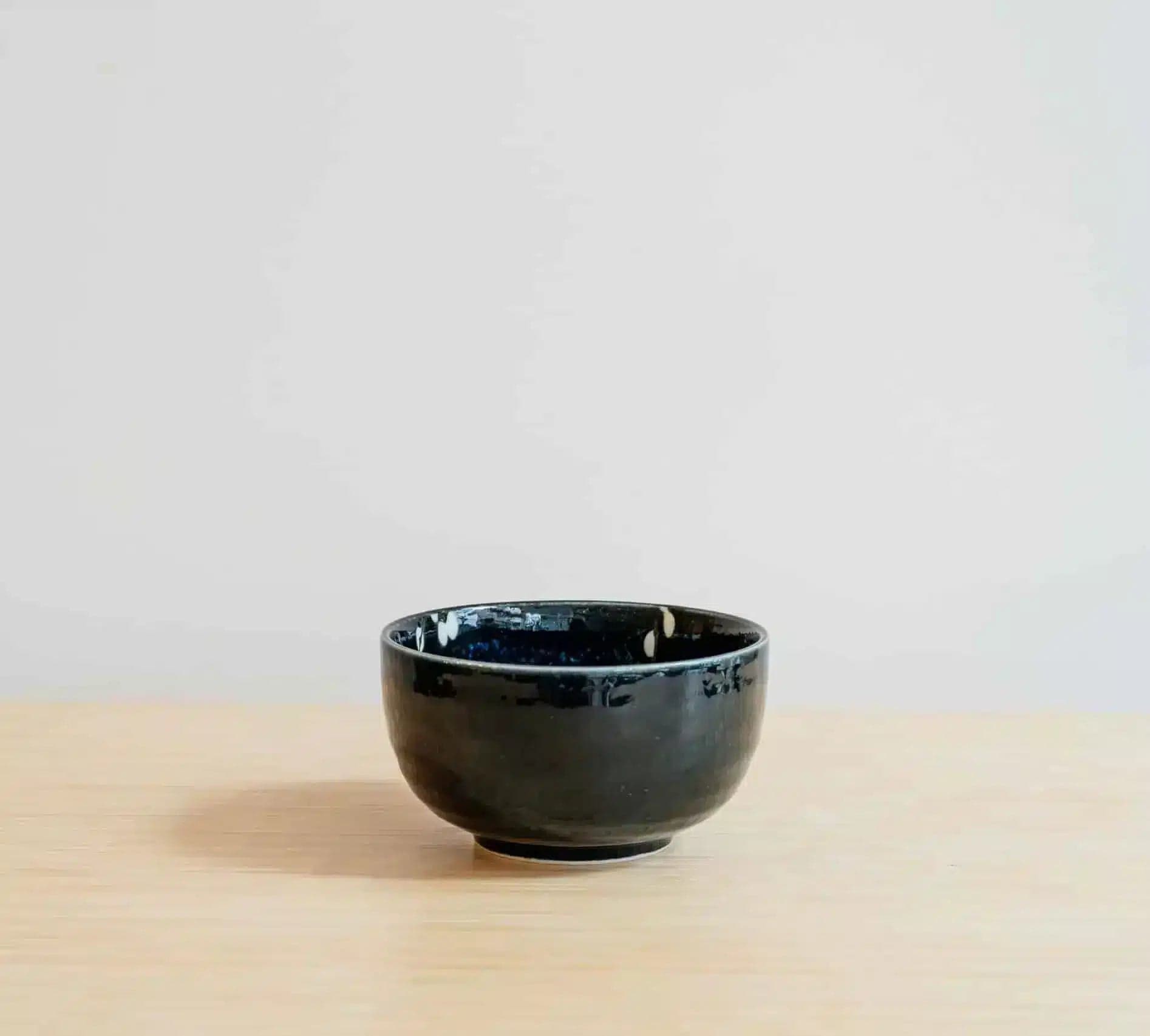 Matcha kom - Flowers - Donkerblauw by Hugthetea -- matcha product image