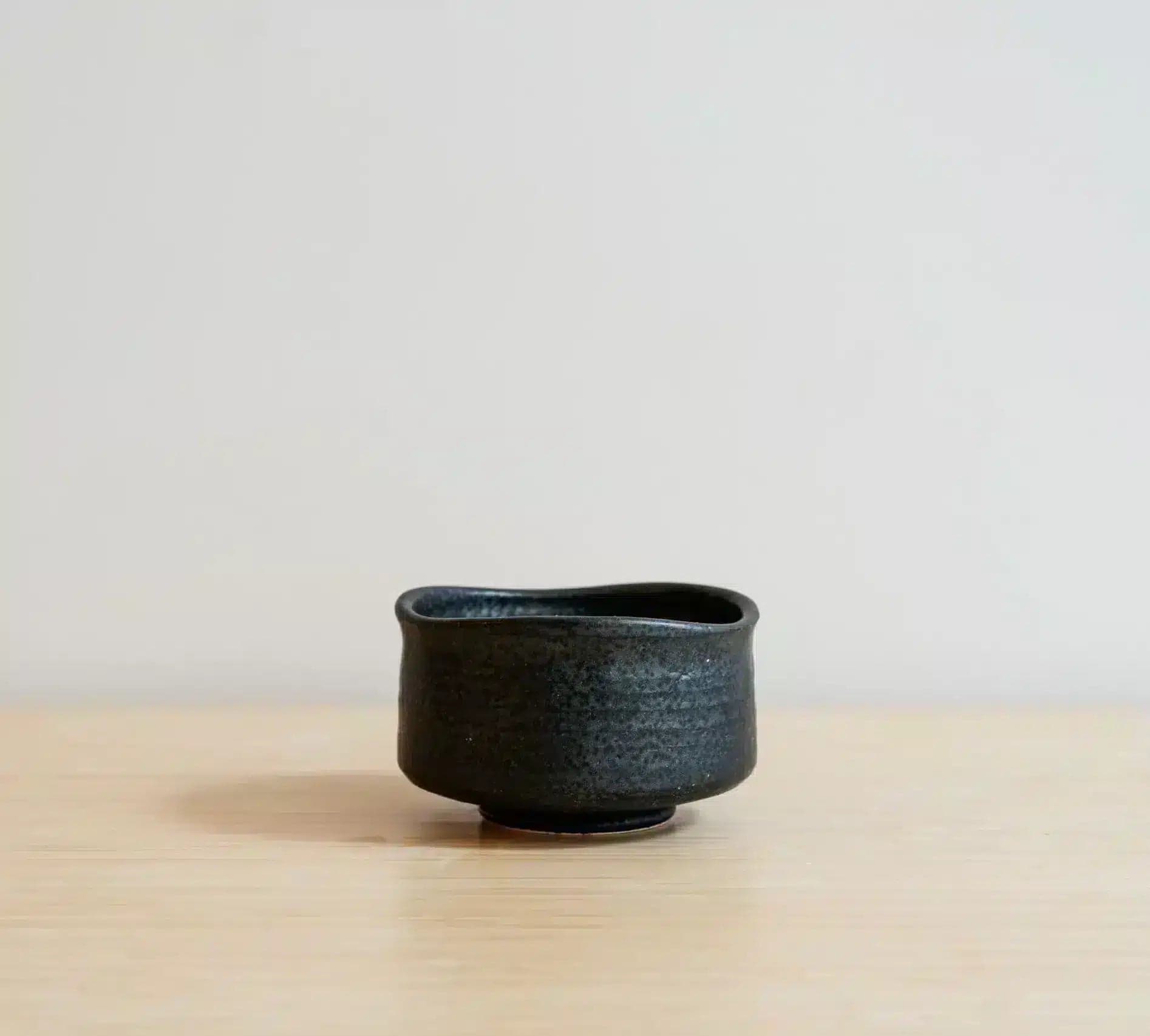 Matcha kom - Zwart metallic by Hugthetea -- matcha product image