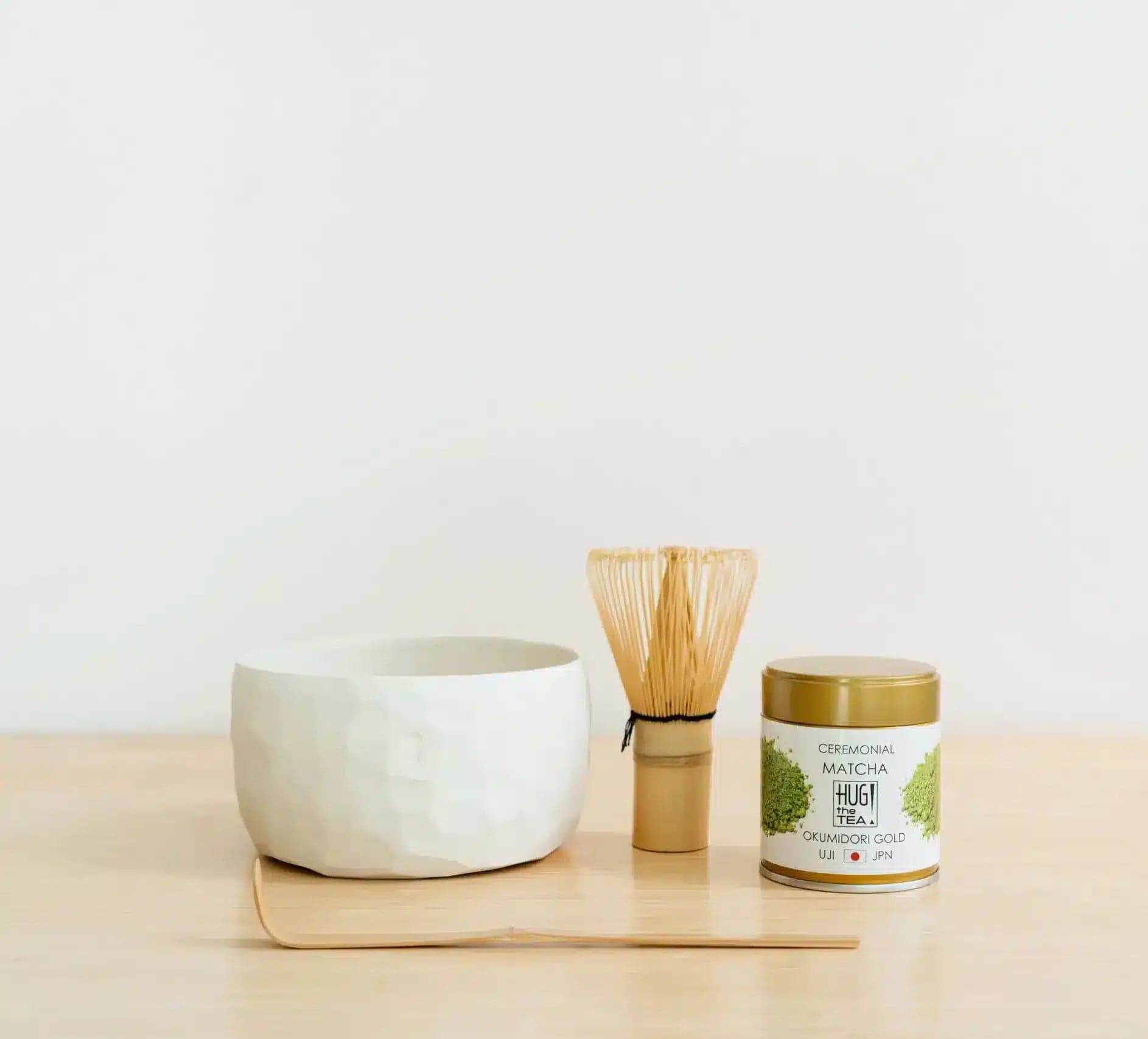 Set Matcha Uji Gold – avec bol blanc fait main (4 pièces) by Hugthetea -- matcha product image